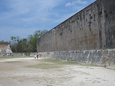 Chichen Itza stadium.jpg